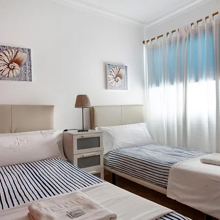 Apartamento El Pueblo * カレタ・デ・ファマラ